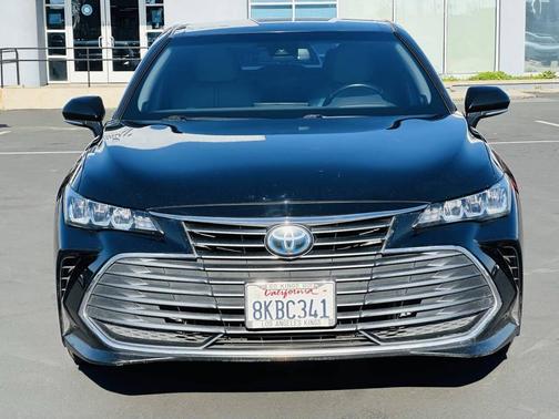 2019 Toyota Avalon Hybrid XLE