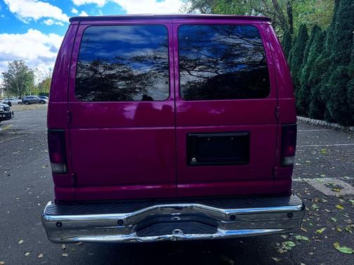 2009 Ford E350 Super Duty Base