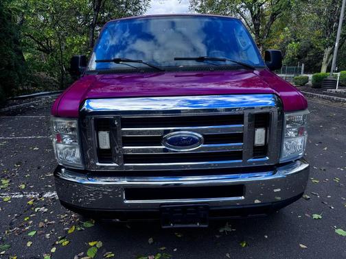 2009 Ford E350 Super Duty Base