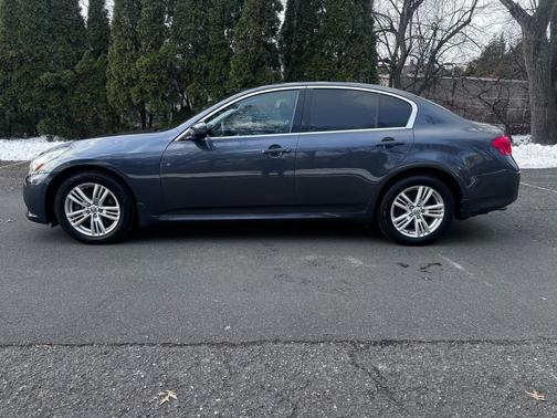 2010 INFINITI G37x Base