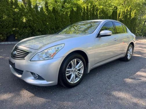 Silver 2011 INFINITI G37x Base