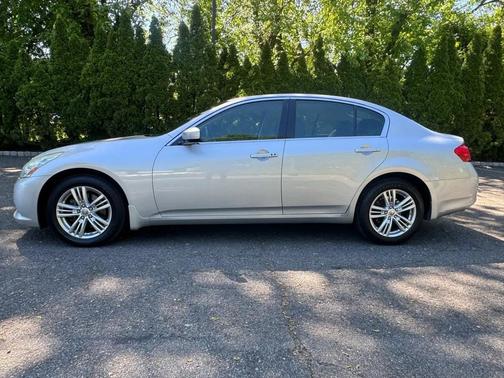 Silver 2011 INFINITI G37x Base