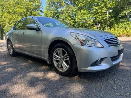 Silver 2011 INFINITI G37x Base