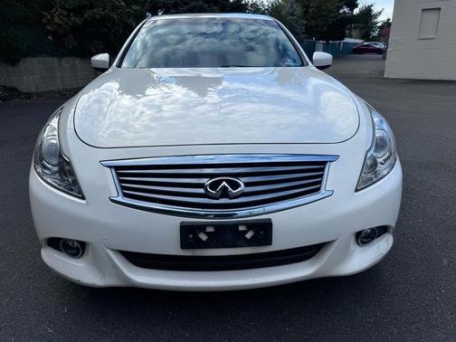 2011 INFINITI G37x Base