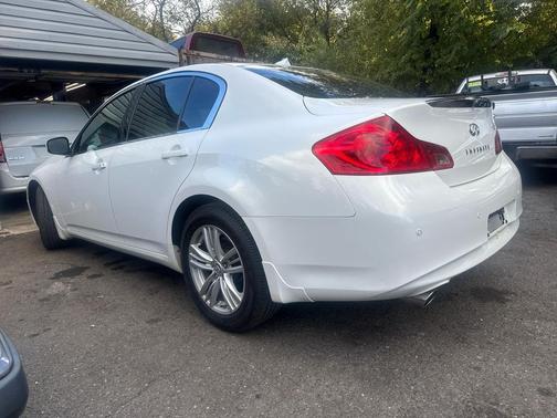 2011 INFINITI G37x Base