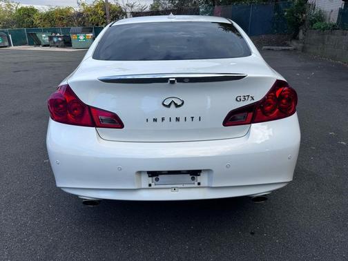 2011 INFINITI G37x Base