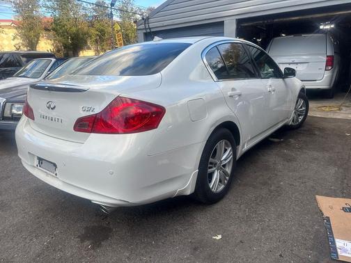 2011 INFINITI G37x Base