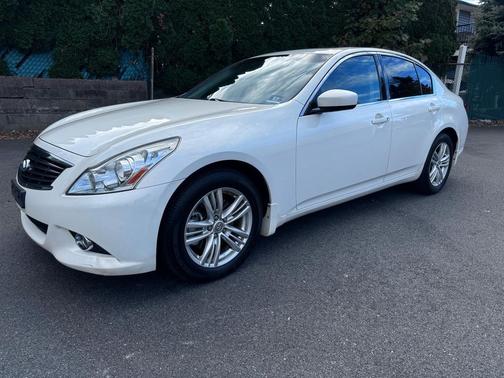 2011 INFINITI G37x Base
