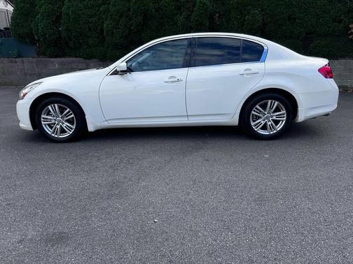 2011 INFINITI G37x Base