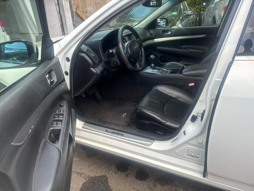 2011 INFINITI G37x Base