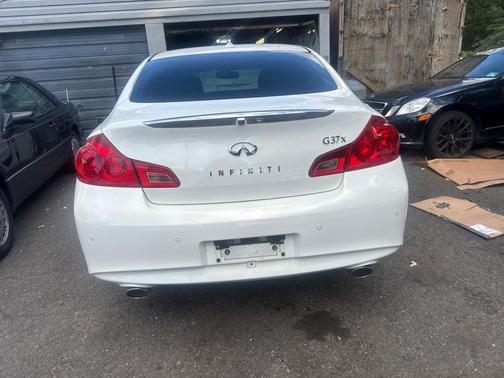 2011 INFINITI G37x Base