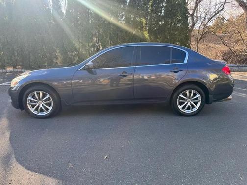 2009 INFINITI G37x Base