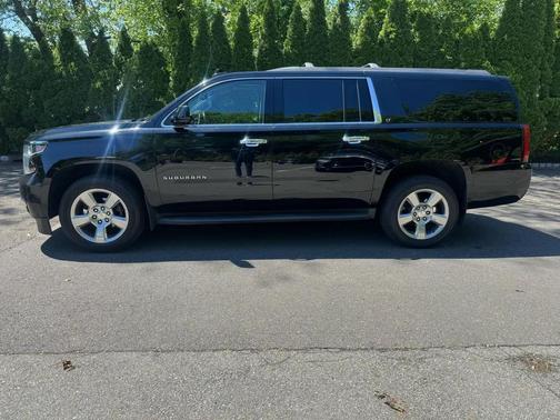 Black 2018 Chevrolet Suburban LT