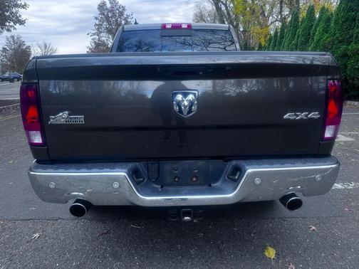 2014 RAM 1500 4WD Crew Cab 140.5'' Big Horn