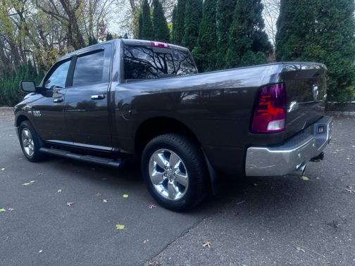 2014 RAM 1500 4WD Crew Cab 140.5'' Big Horn