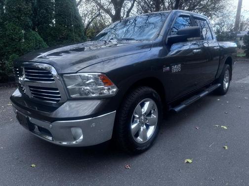2014 RAM 1500 4WD Crew Cab 140.5'' Big Horn