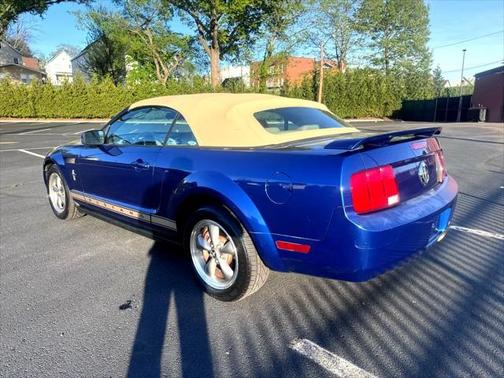 2006 Ford Mustang Deluxe