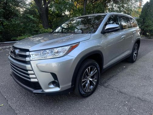 2019 Toyota Highlander LE I4
