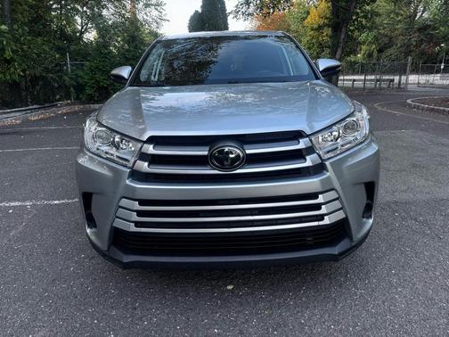 2019 Toyota Highlander LE I4