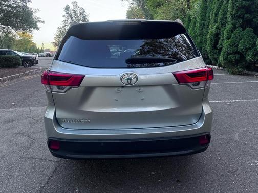 2019 Toyota Highlander LE I4