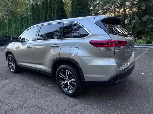 2019 Toyota Highlander LE I4