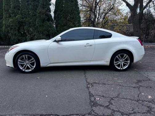 2009 INFINITI G37x Base