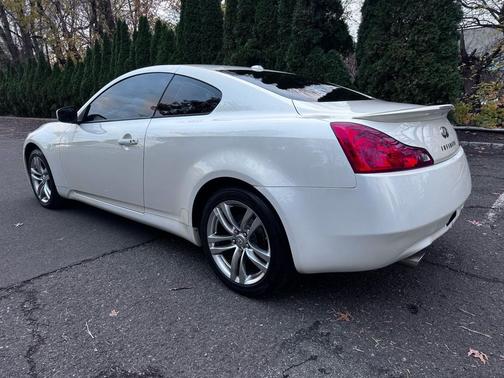 2009 INFINITI G37x Base