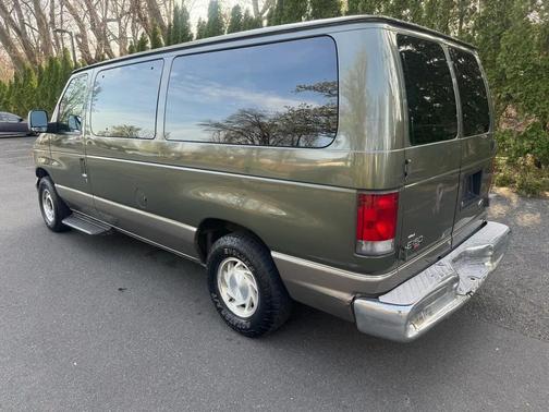 2003 Ford E150 Base