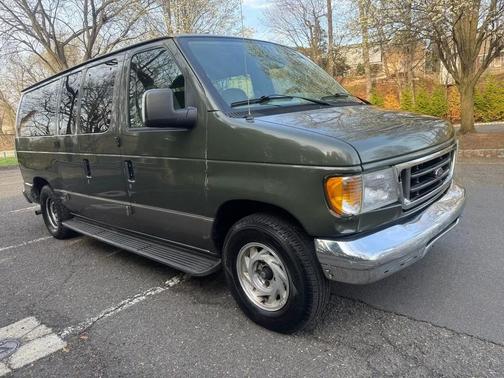 2003 Ford E150 Base
