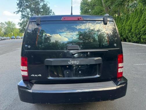 Brilliant Black Crystal Pearlcoat 2011 Jeep Liberty Sport