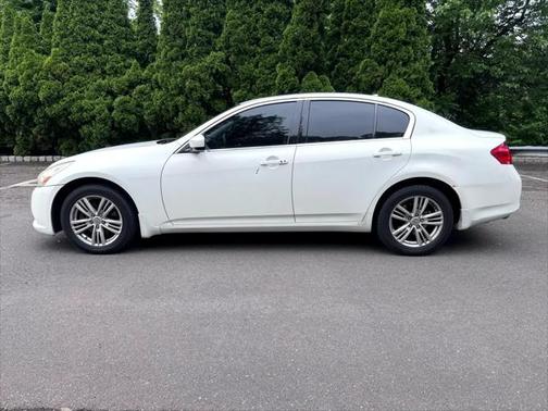 2010 INFINITI G37x Base