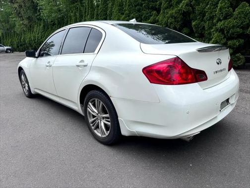 2010 INFINITI G37x Base
