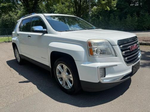 White 2017 GMC Terrain SLT