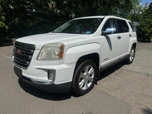White 2017 GMC Terrain SLT
