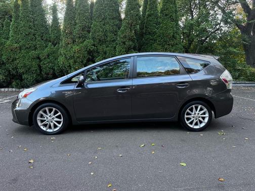 2012 Toyota Prius v Five