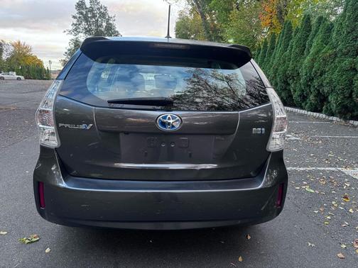 2012 Toyota Prius v Five