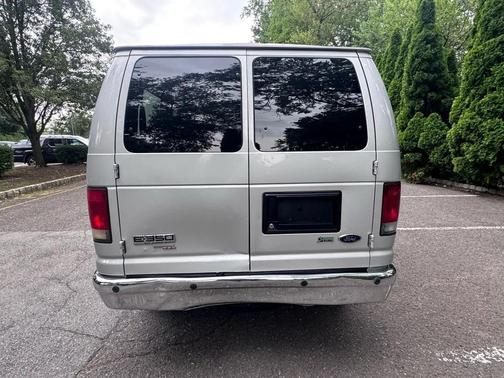 2010 Ford E350 Super Duty XL