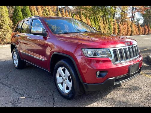 Photo 1 of 32 of 2013 Jeep Grand Cherokee Laredo