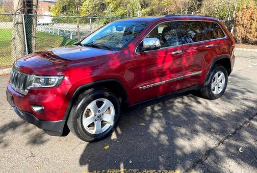 Photo 3 of 32 of 2013 Jeep Grand Cherokee Laredo