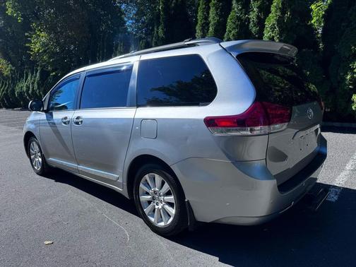 2012 Toyota Sienna XLE