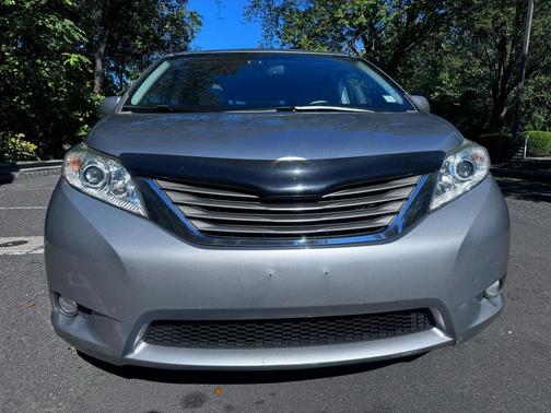 2012 Toyota Sienna XLE