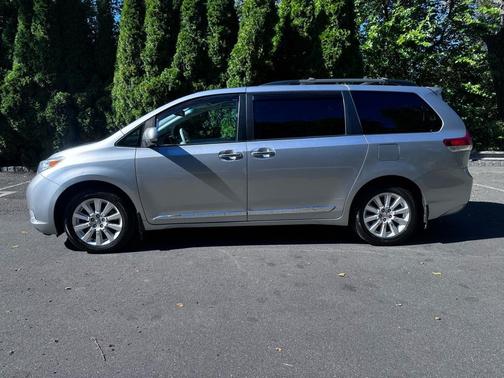 2012 Toyota Sienna XLE