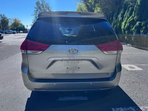 2012 Toyota Sienna XLE