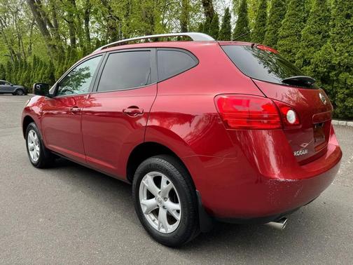 Red 2008 Nissan Rogue SL