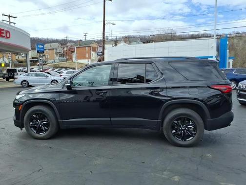 Mosaic Black Metallic 2023 Chevrolet Traverse LT Cloth