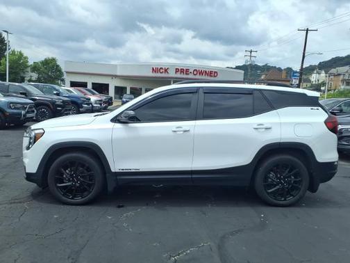 Summit White 2023 GMC Terrain SLE