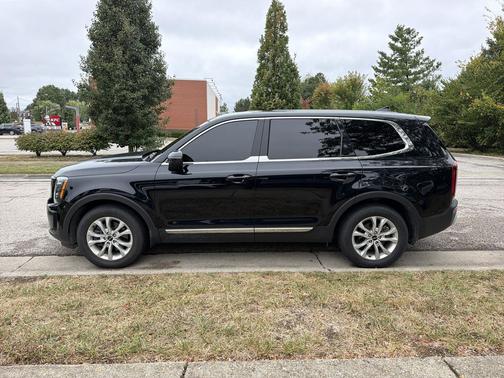 Ebony Black 2022 Kia Telluride LX