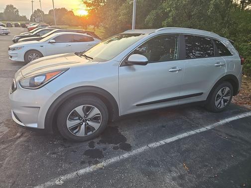 Silky Silver 2017 Kia Niro LX