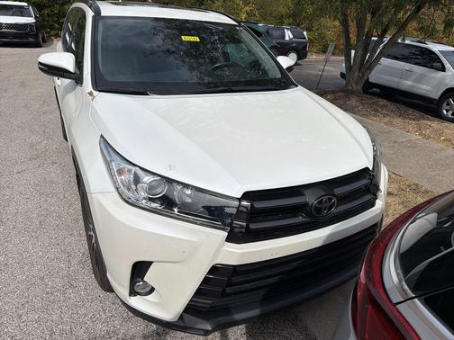 Blizzard Pearl 2017 Toyota Highlander SE