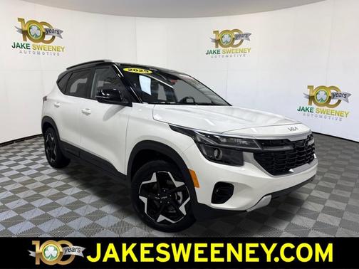 Clear White/Black Roof 2025 Kia Seltos S